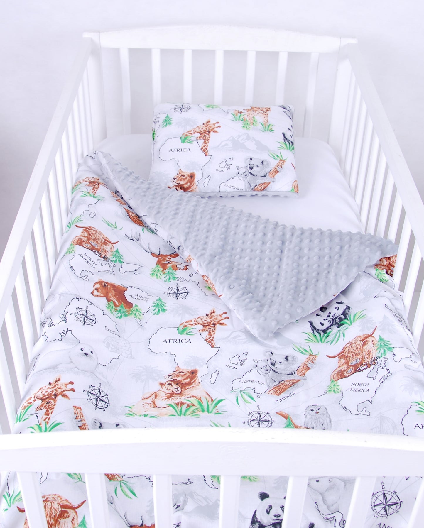 BABYLUX Babydecke Krabbeldecke MINKY Decke 75x100 cm mit Kissen K26. Grau + Kontinente