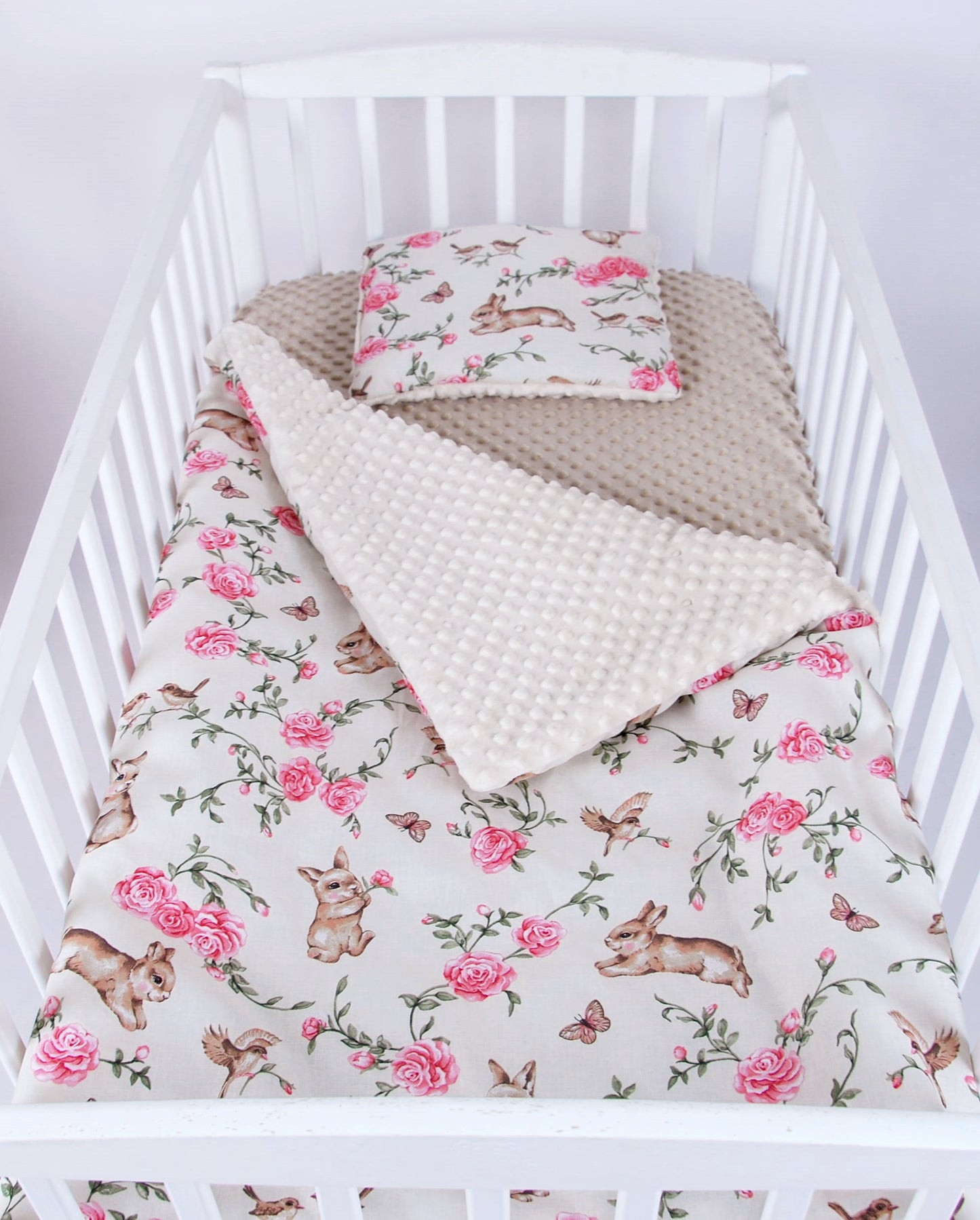 BABYLUX Babydecke Krabbeldecke MINKY Decke 75x100 cm mit Kissen K140 - Zauberhafte Rosenhüpfer